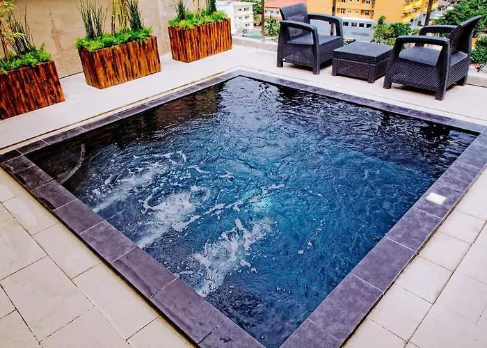 Castle Peak Hotel 3*
