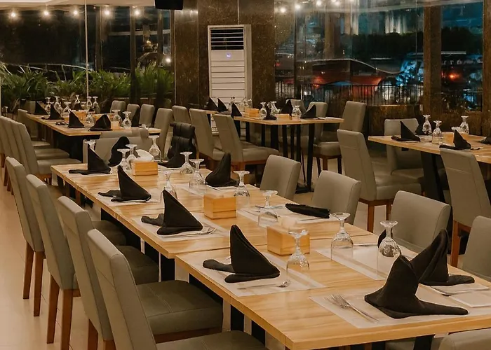 Castle Peak Hotel 3*