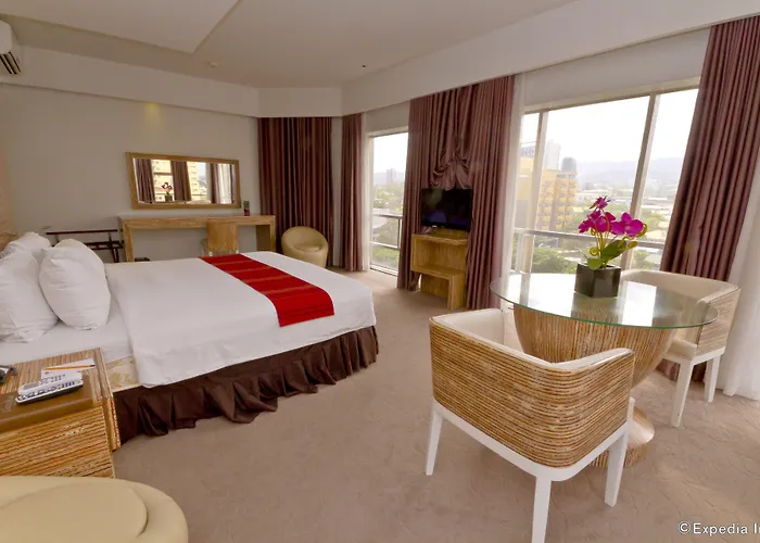 Hotel Castle Peak Cebu Stadt