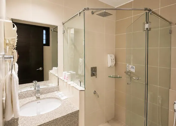 Castle Peak Hotel 3*