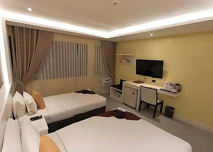 Castle Peak Hotel 3*